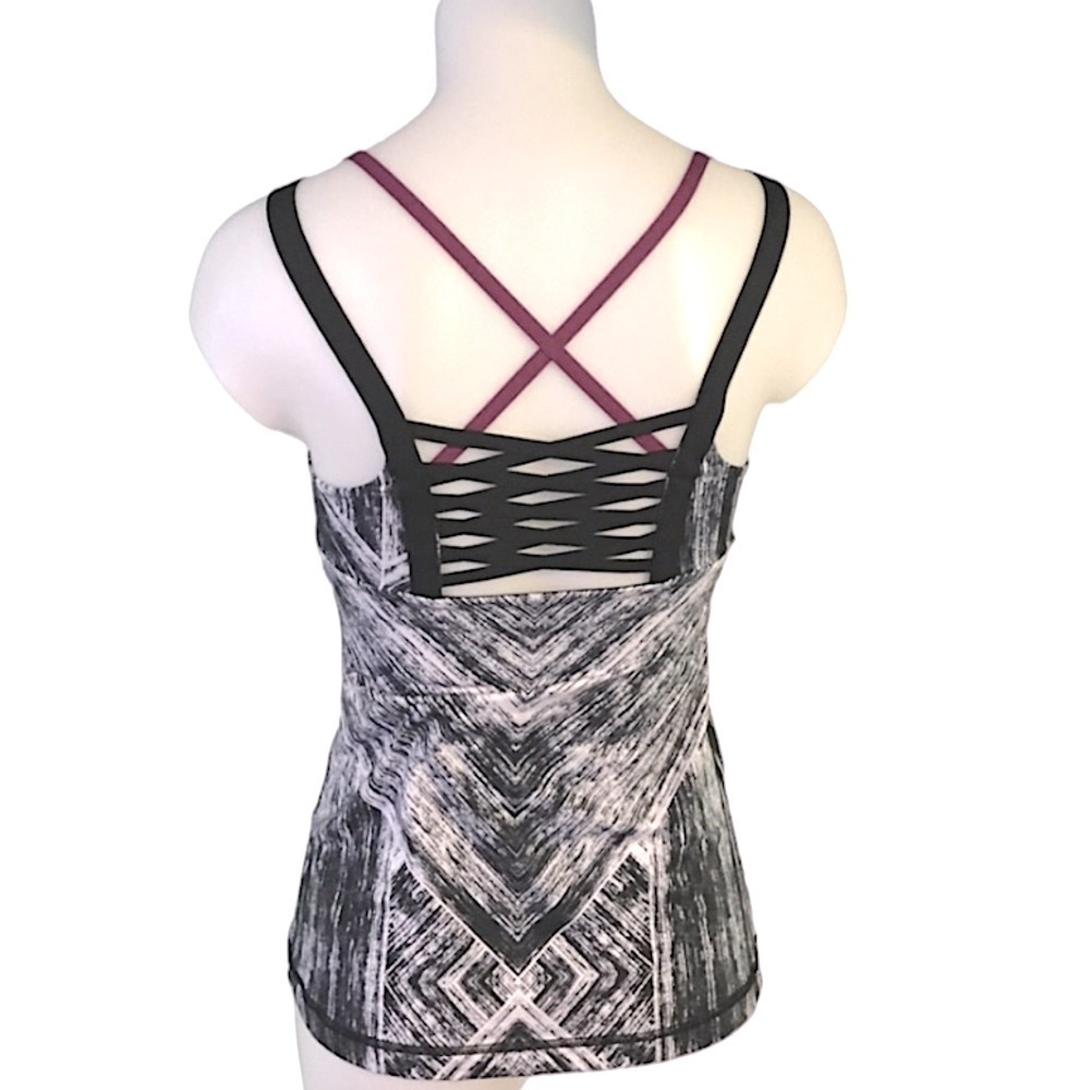 lululemon Hot To Street Tank Heat Wave
White/Black/Regal Plum size 8 - Picture 4 of 7